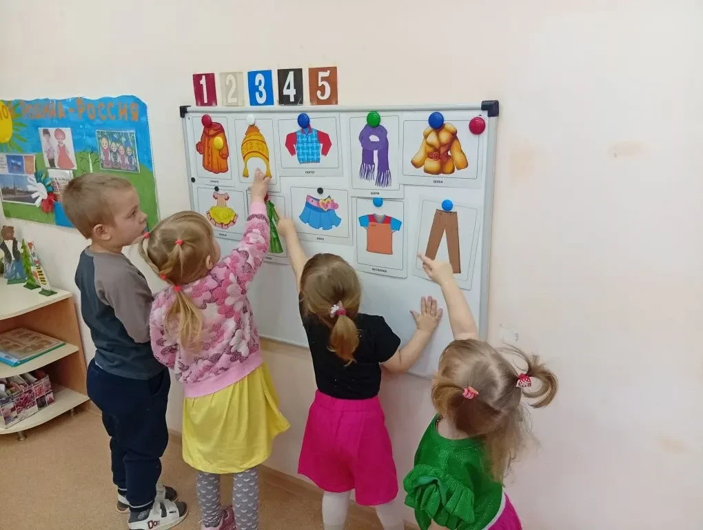 ✍С 26 по 30 января в младшей группе проходила тематическая неделя "Одежда,обувь,головны...