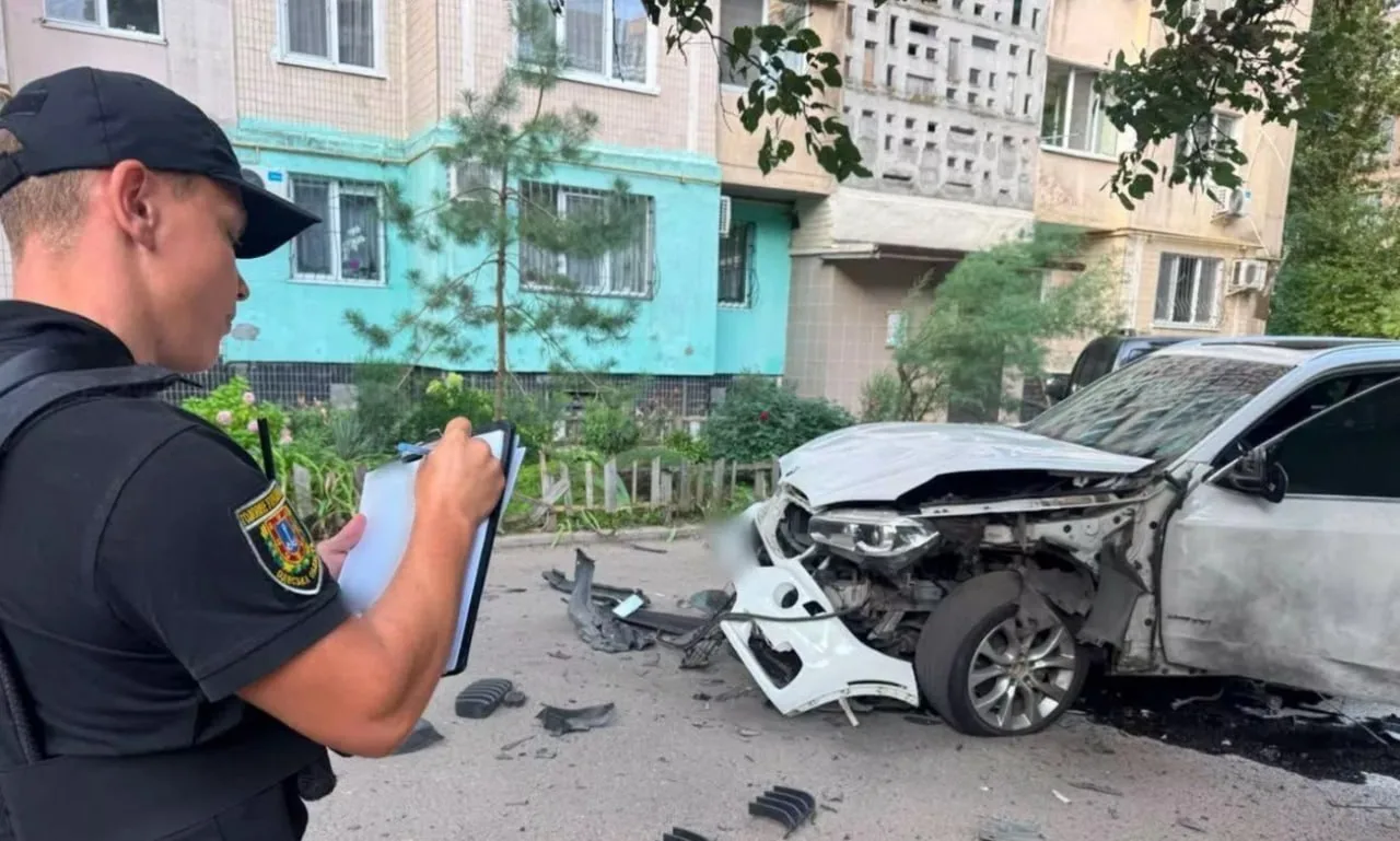В Одессе под колесом автомобиля 49-летнего военнослужащего ВСУ сработало взрывное устройство. Водите