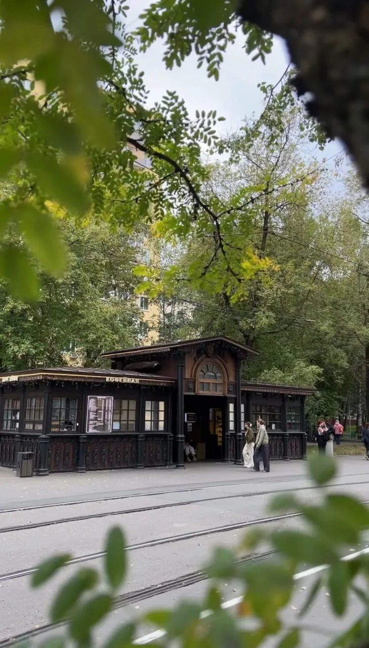 Наши места отлично смотрятся на вертикальных фото — будто обои на телефон.