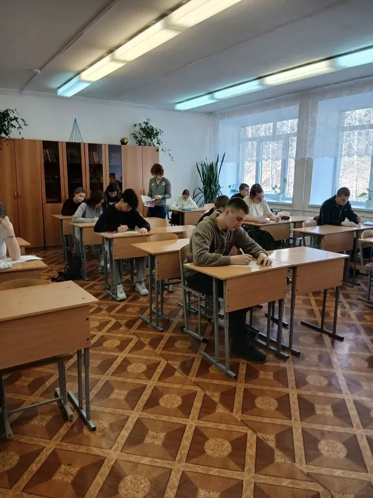 В рамках подготовки к ЕГЭ 11 классы писали тренировочную работу по математике. Трениров...