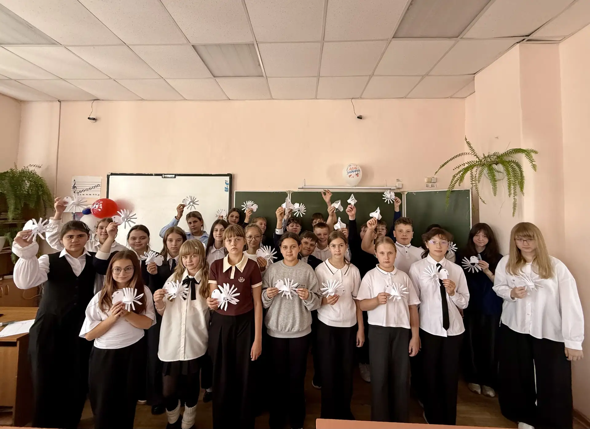 🕊️ Маленький голубь в руках — большое послание миру!