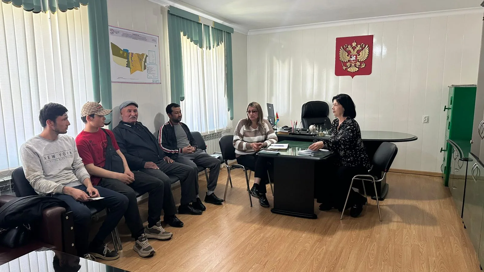 Сотрудники администрации района совместно с представителями Миннац РД встретились с раб...
