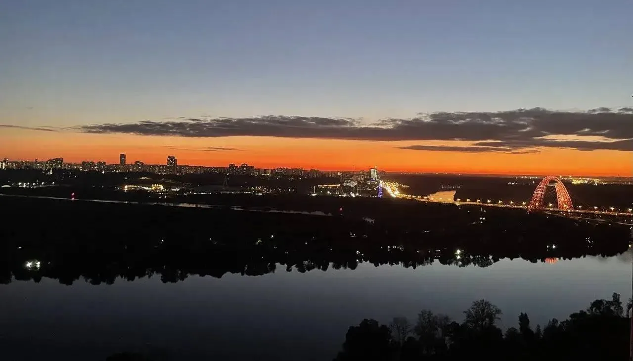 🌇Небо над Москвой радует нас прекрасным закатом.