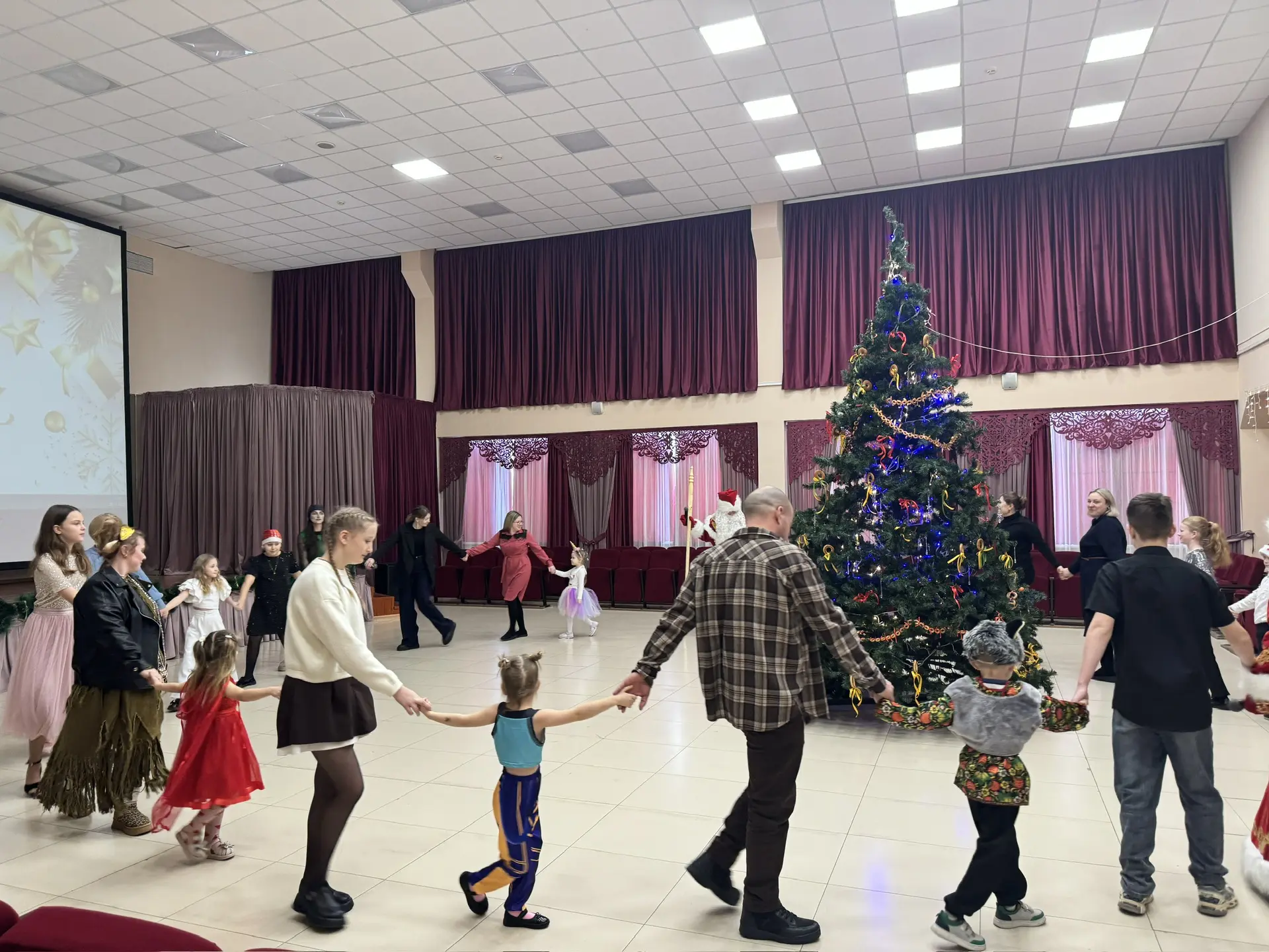 🎄Кикиморы, Дедушка Мороз и Снегурочка побывали на Новогодней ёлке работников Первичной профсоюзной о