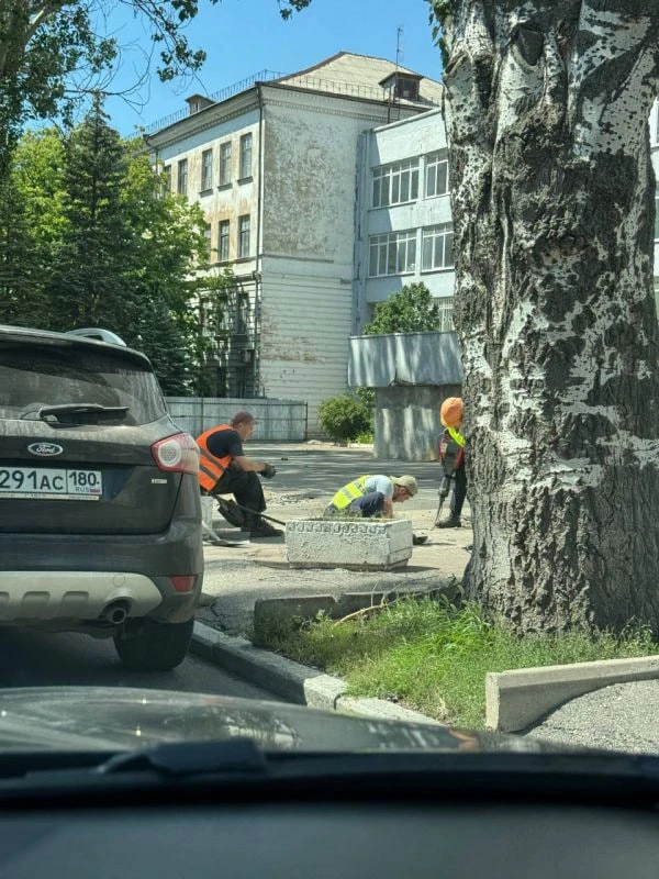 В главном корпусе Донецкого государственного университета начался масштабный ремонт

Здание было вве