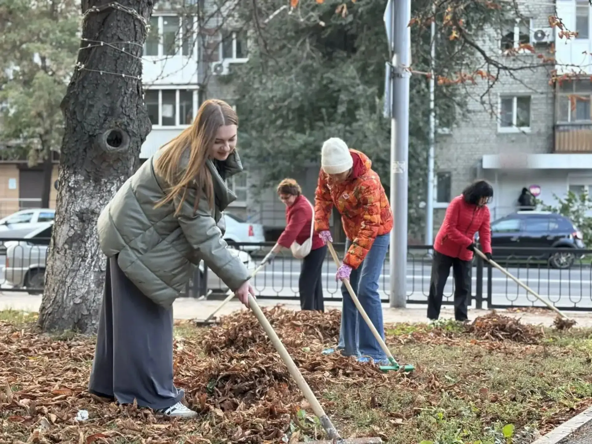 🍂 В Саратове стартовал общегородской субботник