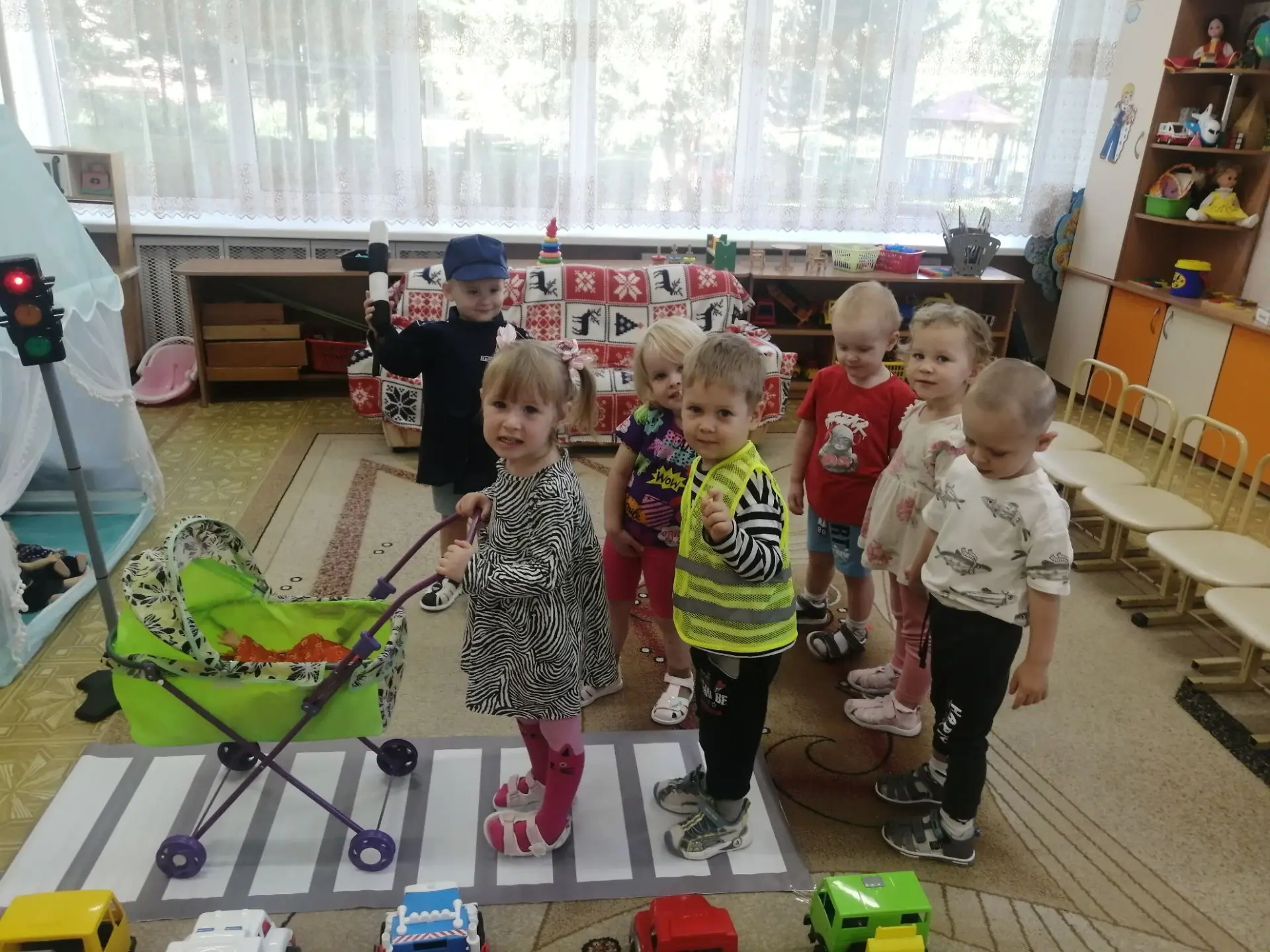 В группе 4 прошло увлекательное путешествие, где малыши познакомились с элементарными п...