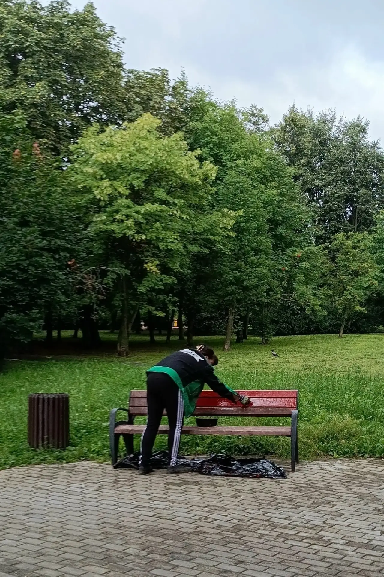 Пойдёте на Ангарские пруды - проверяйте скамейки. Вчера их начали перекрашивать.

Обычно предупрежде