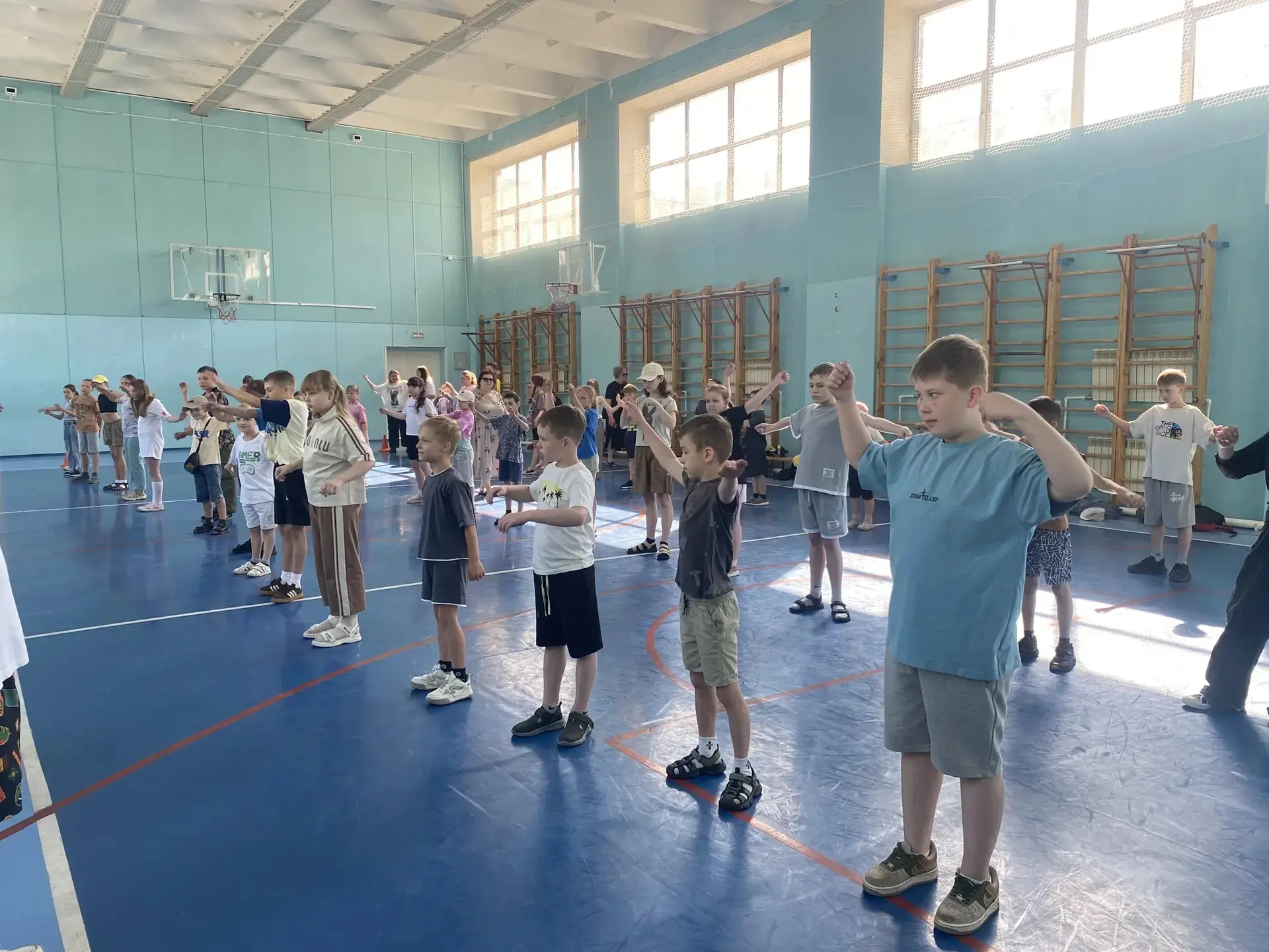 🧒🏻☀👧🏻 Утро доброе, когда оно бодрое! 

Ребята школьного лагеря «Дружба» знают главный залог удач