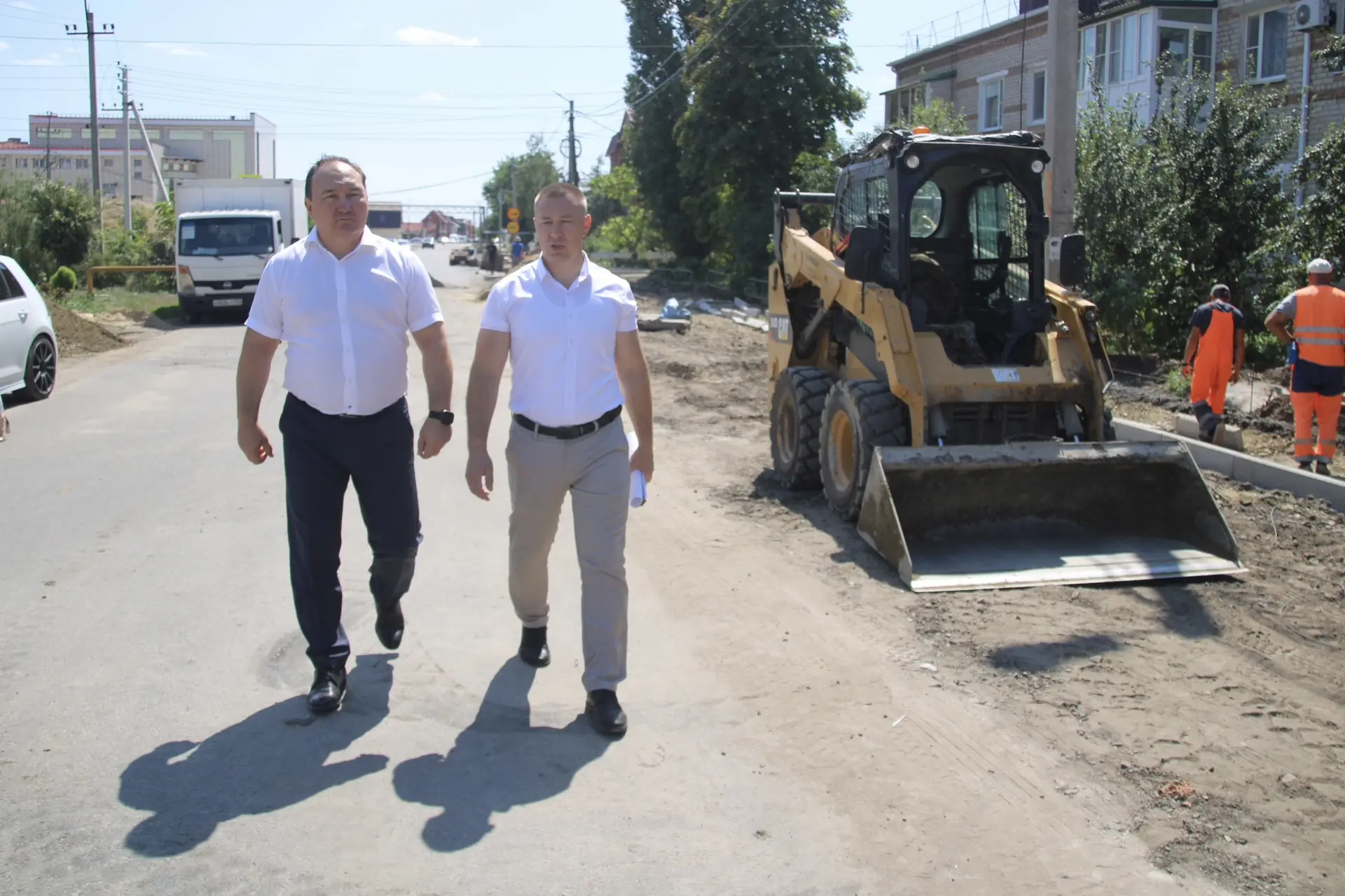 🚧🛣️ Продолжается капитальный ремонт дороги по переулку Куцева в станице Кущевской.