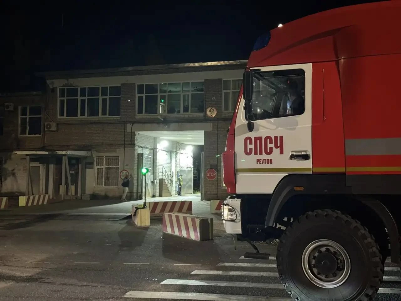 Один человек погиб из-за пожара на химическом заводе в подмосковном Краснозаводске. Еще...