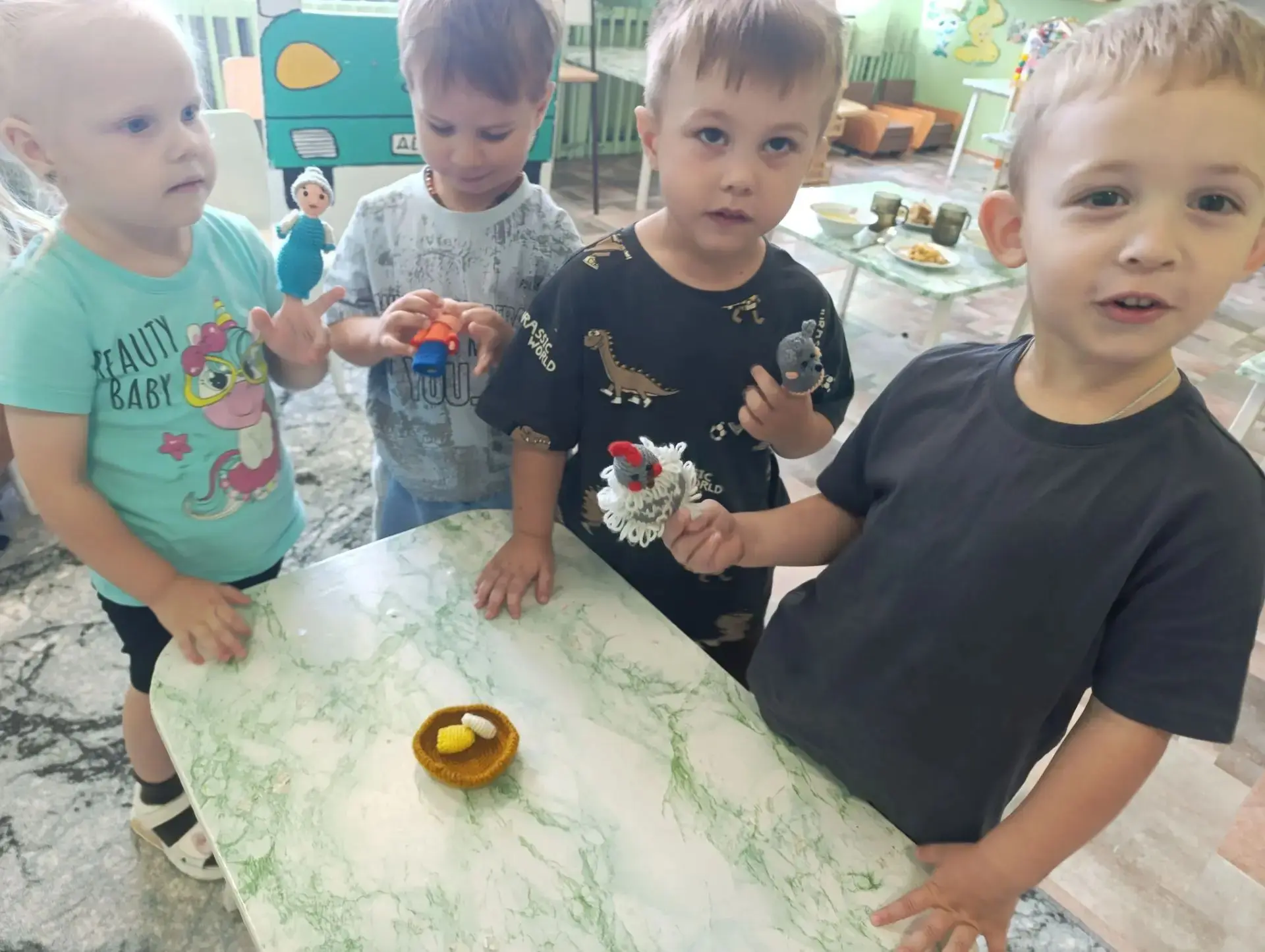 Пальчиковый театр — это уникальная игра, где маленькие куклы надеваются прямо на пальцы...