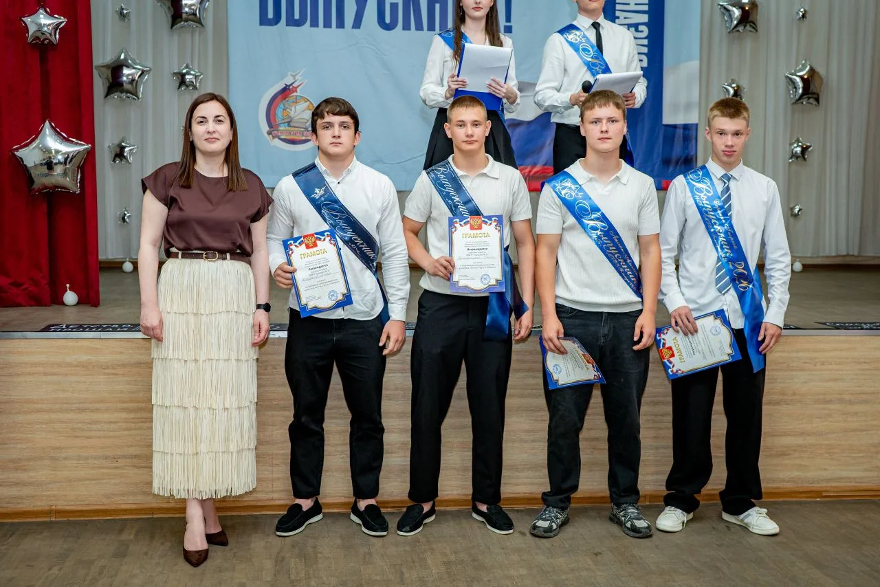 ⚪ ГИМНАЗИЯ-ЭТО СТИЛЬ ЖИЗНИ!  🔔 Сегодня в МБОУ Гимназия №21 прозвенел последний звонок 2026 года для 
