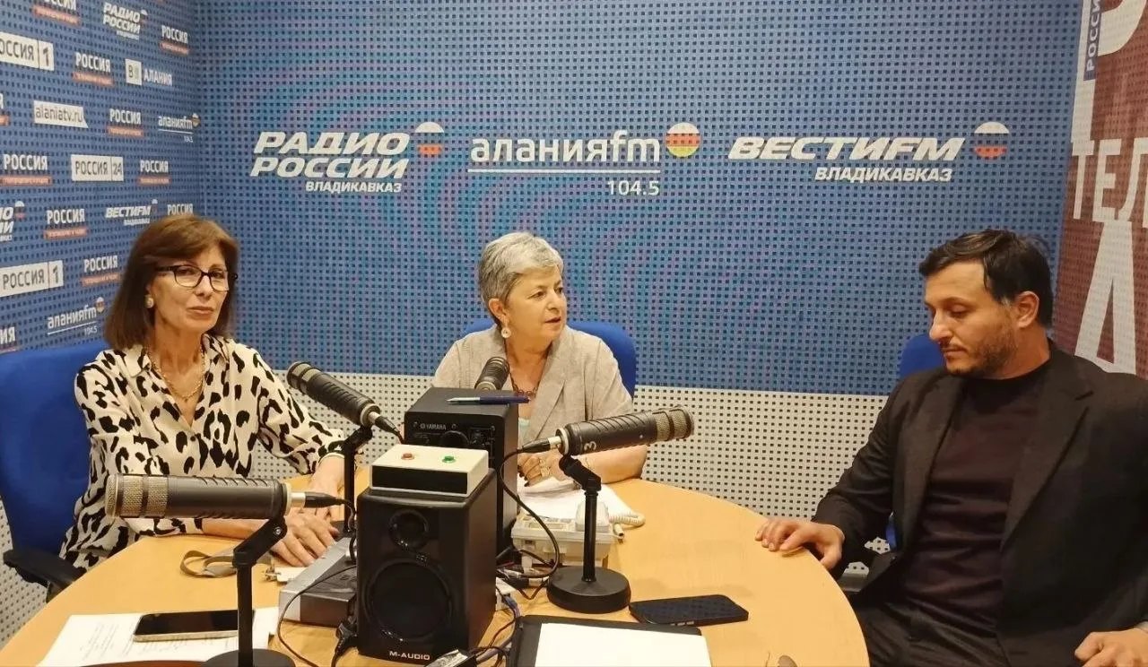 🎙 В эти минуты в эфире радио "Алания FM" программа "Дневная студия"