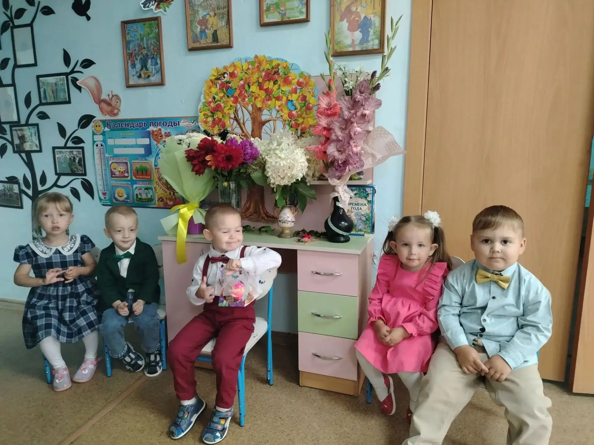 С Днём знаний в нашей младшей группе! 🍁Сегодняшнее утро в нашей второй младшей группе ...