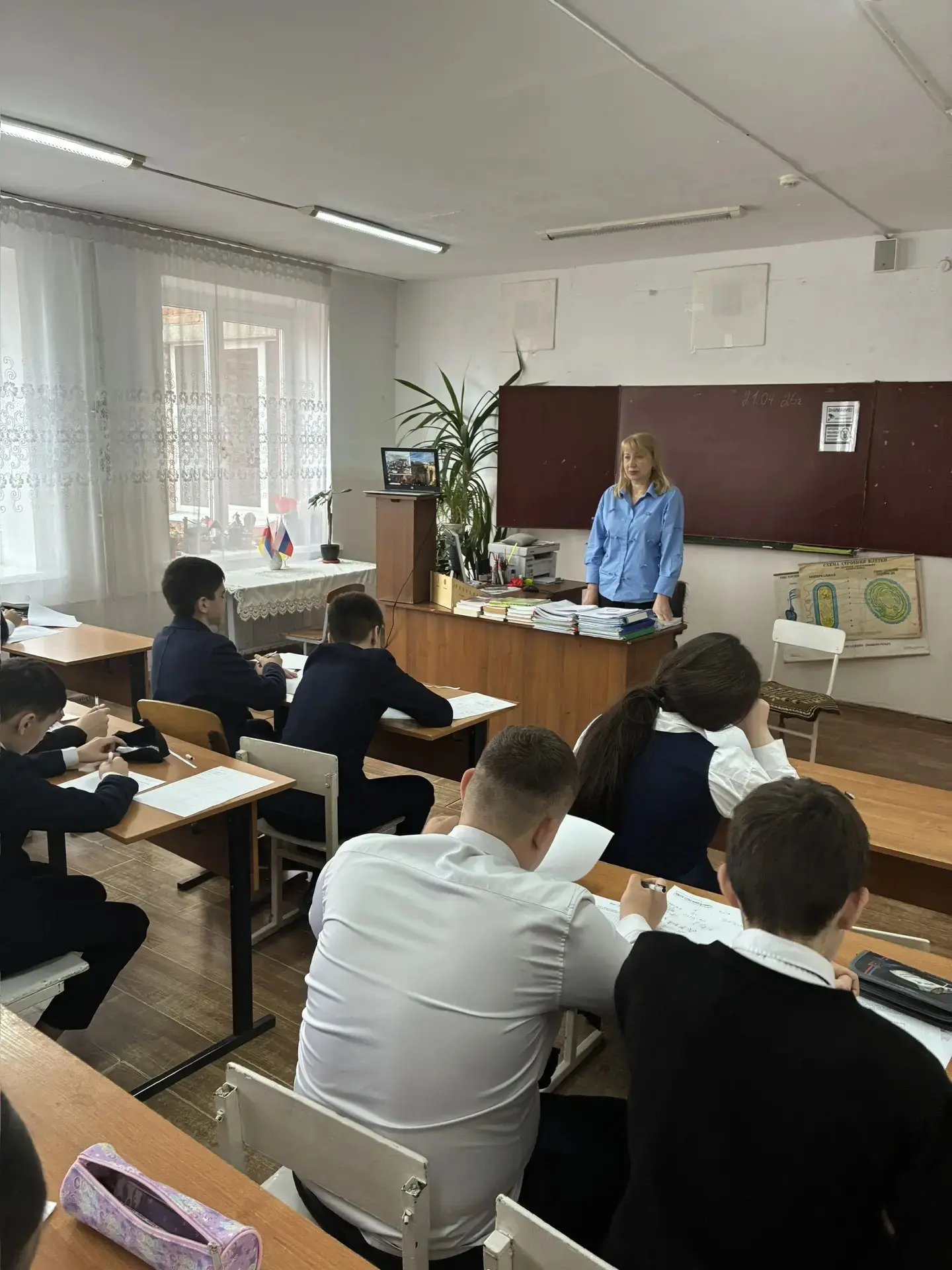 🎉 В нашей школе начались ВПР! 📚   Первый предмет, по которому проверяли знания школьников, — математ