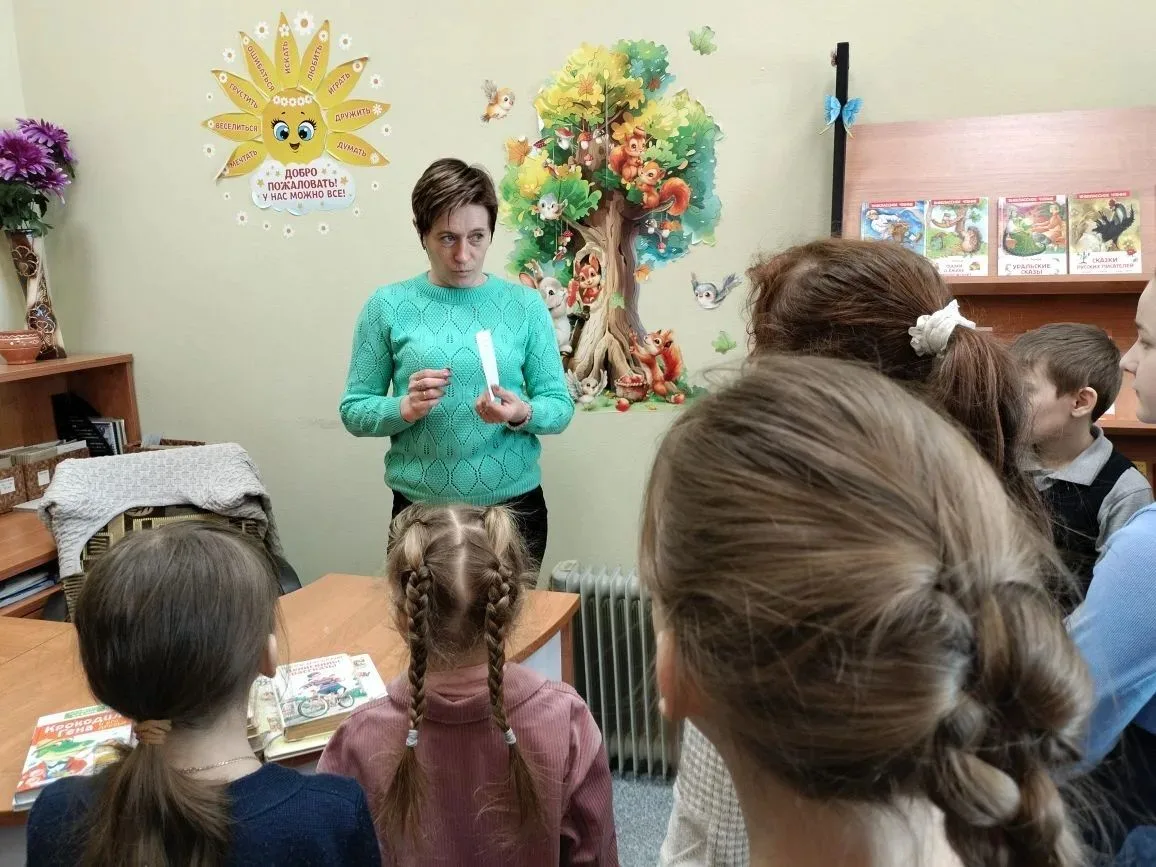 В рамках Международного дня детской книги Орлята 2-4 классов посетили сельскую библиоте...