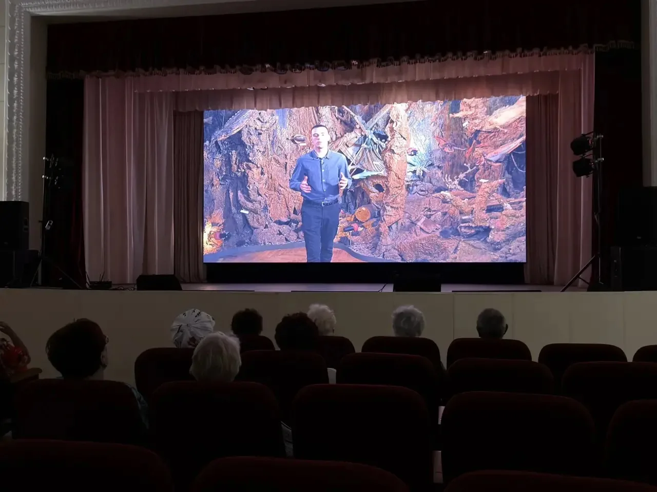 Сегодня в нашем доме культуры был показ фильма «Ейские хроники»

🎞 26 минут о том, как рос и менялс