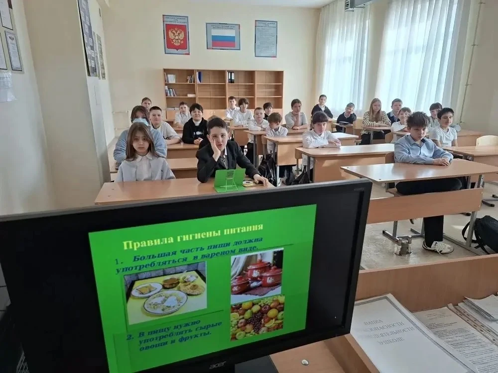 🍎 Здоровье начинается с тарелки: в школе прошли классные часы о гигиене питания  На этой неделе в на