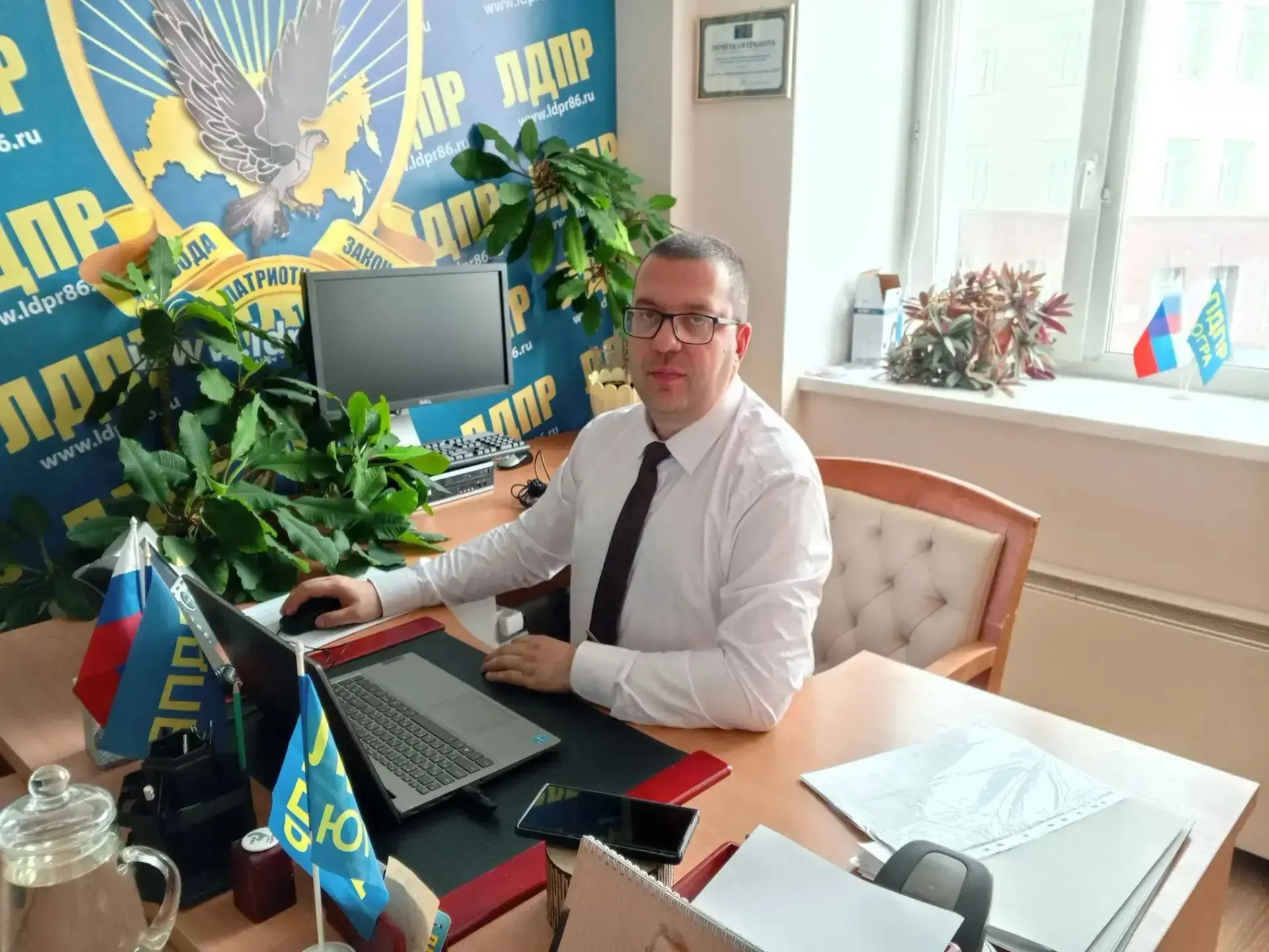 🔥 Виктор Сысун ужесточает миграционную политику в Югре: новые запреты для иностранцев!