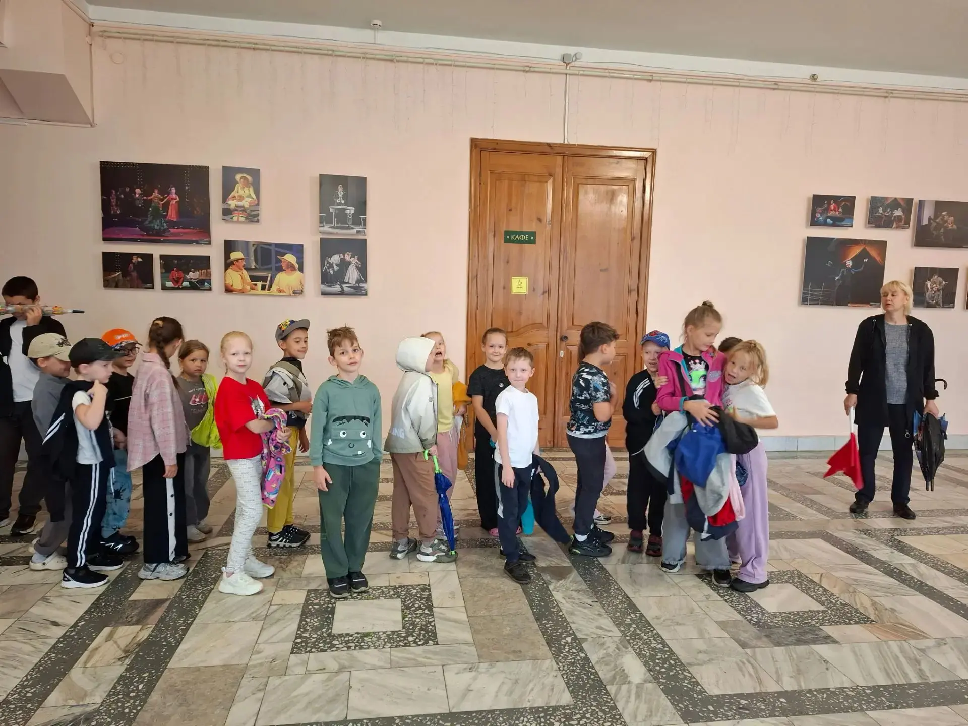 Любовь к сцене начинается с самого детства. Именно поэтому в нашем пришкольном лагере ц...