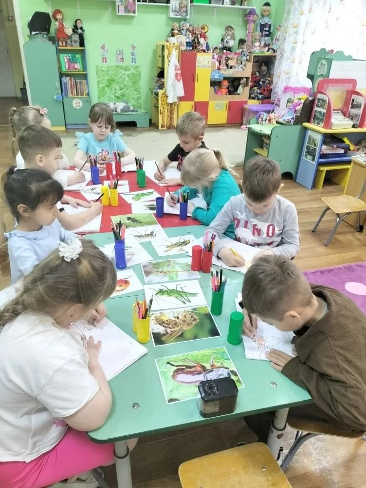 В рамках тематической недели " Насекомые и пауки" в старшей группе "Ромашки" СП "Улыбка" прошло инте