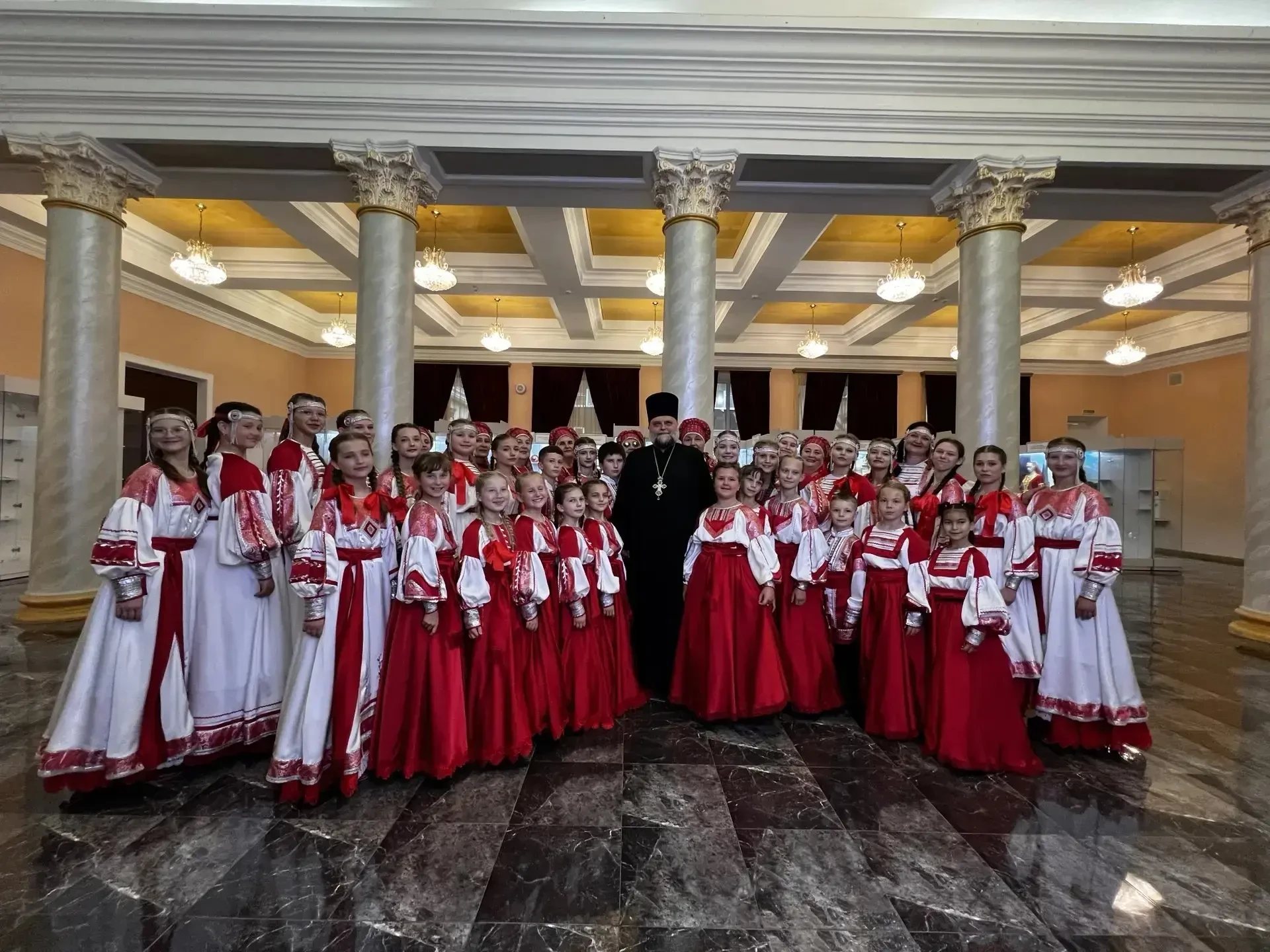 🕊️ Голоса традиций: «Лазоревый цвет» на открытии православного форума в Армавире
Образцовый ансамбл
