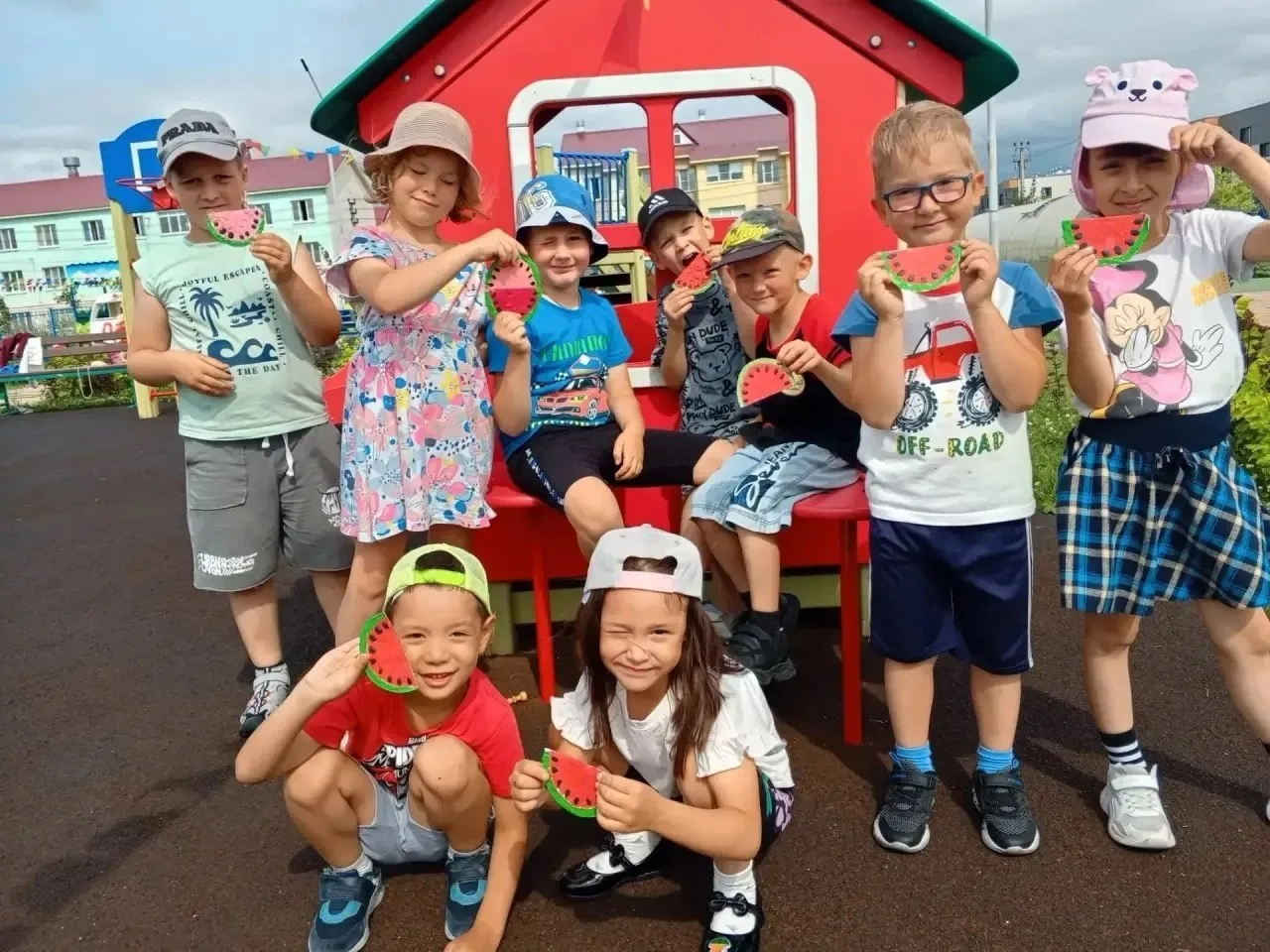 🍉 В группе "Любознайки" — настоящий праздник арбуза! ☀️ Воспитанники делали яркие поделки и узнавал