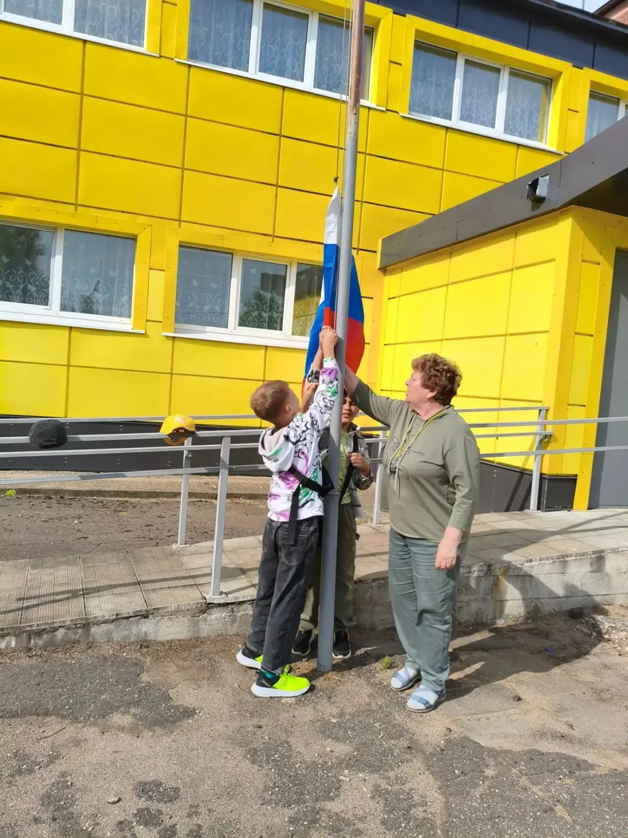 22 июня — День памяти и скорби
Воспитанники ЛОЛ «Юные патриоты Семеновского» приняли участие в торже