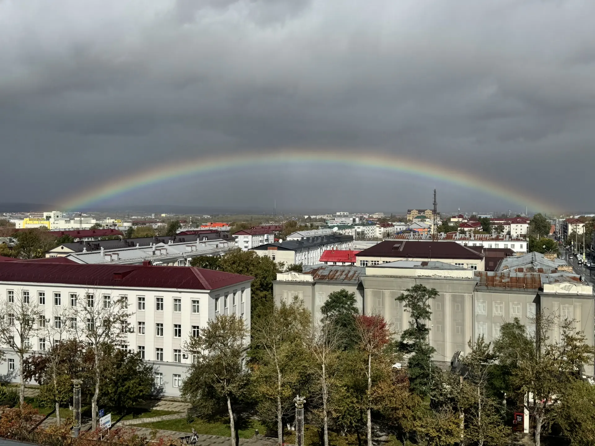 Огромная радуга украсила небо над Южным 😍