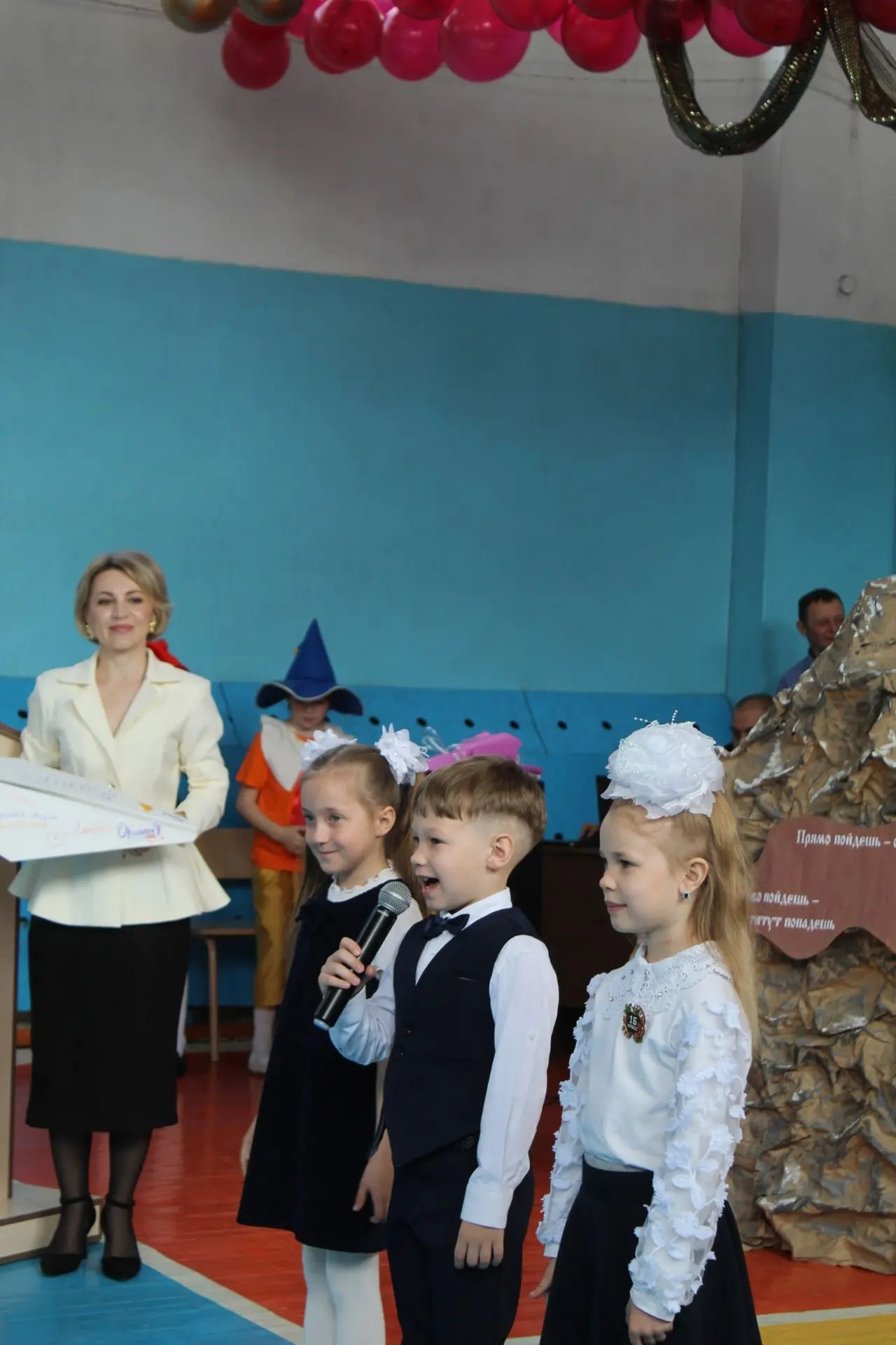 В Дзержинской средней школе № 1 состоялся праздник последнего звонка для учащихся 9–11 классов. Выпу