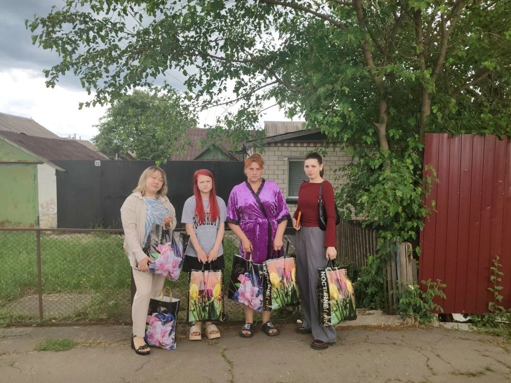 В поселке Металлист передана гуманитарная помощь многодетной семье участника СВО