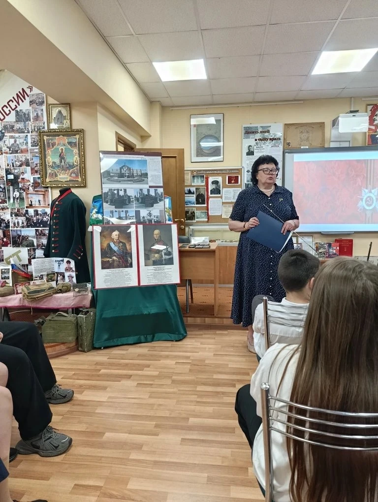Продолжаем идти Дорогами Победы!  🎗️Сегодня 5 «З» класс, вместе с классным руководителем Зайцевой А.