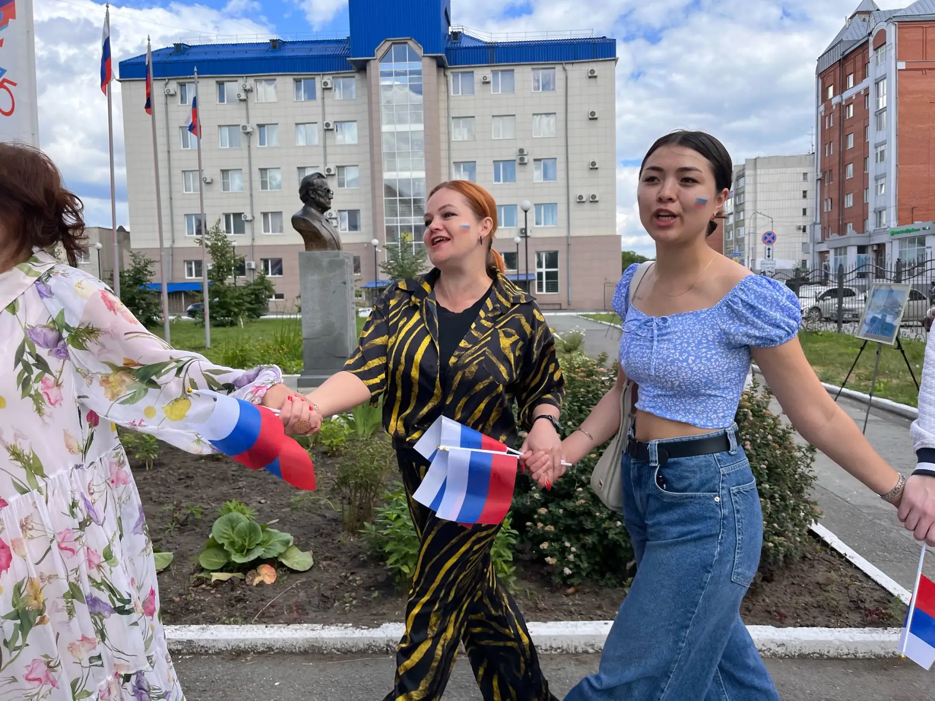 В преддверии Дня России студенты, преподаватели и сотрудники КГУ стали частью Всероссий...