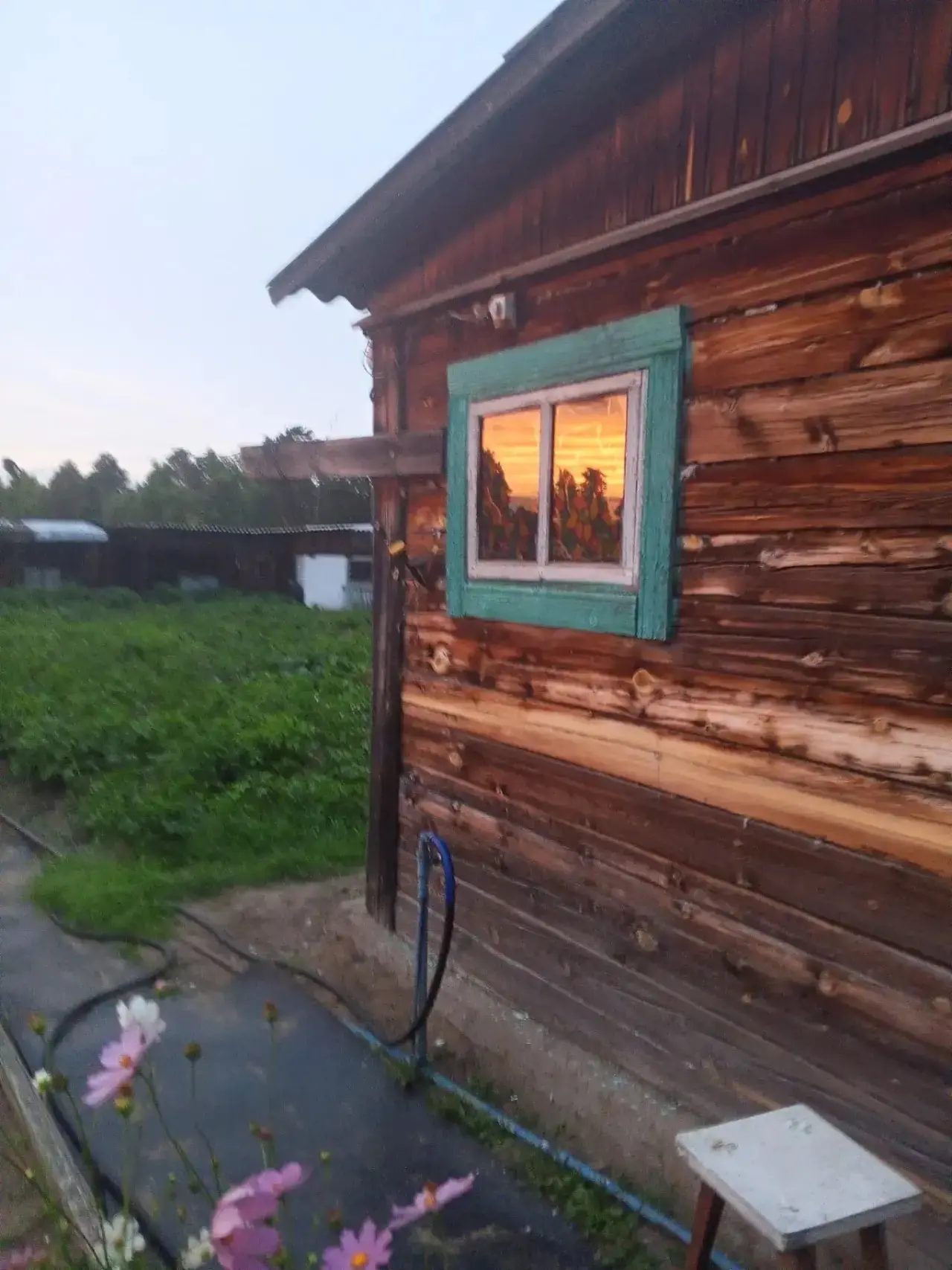 🌅 «Закат - «пожар» в отражении окна»