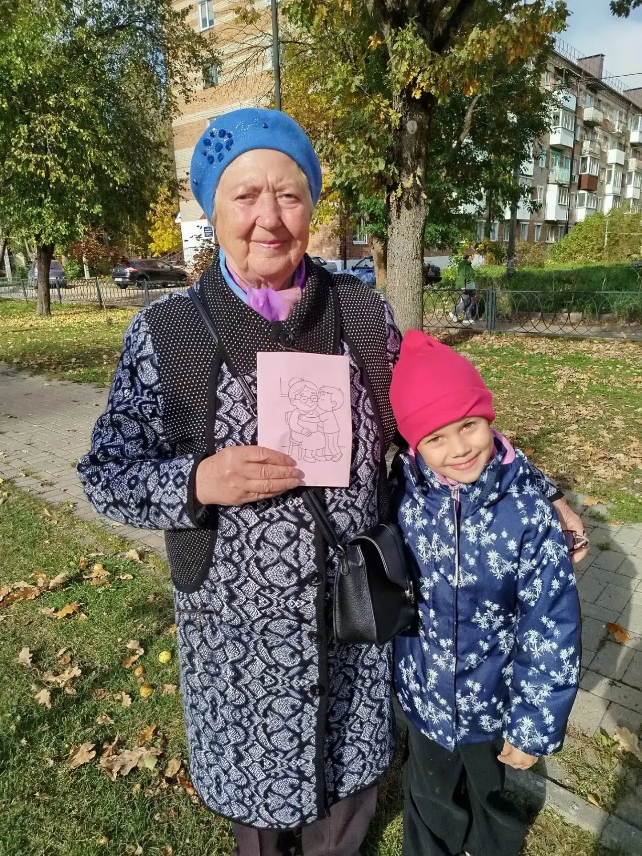 Ребята из группы «Почемучки» поздравили с днём пожилого человека, подарили открытки!🫶