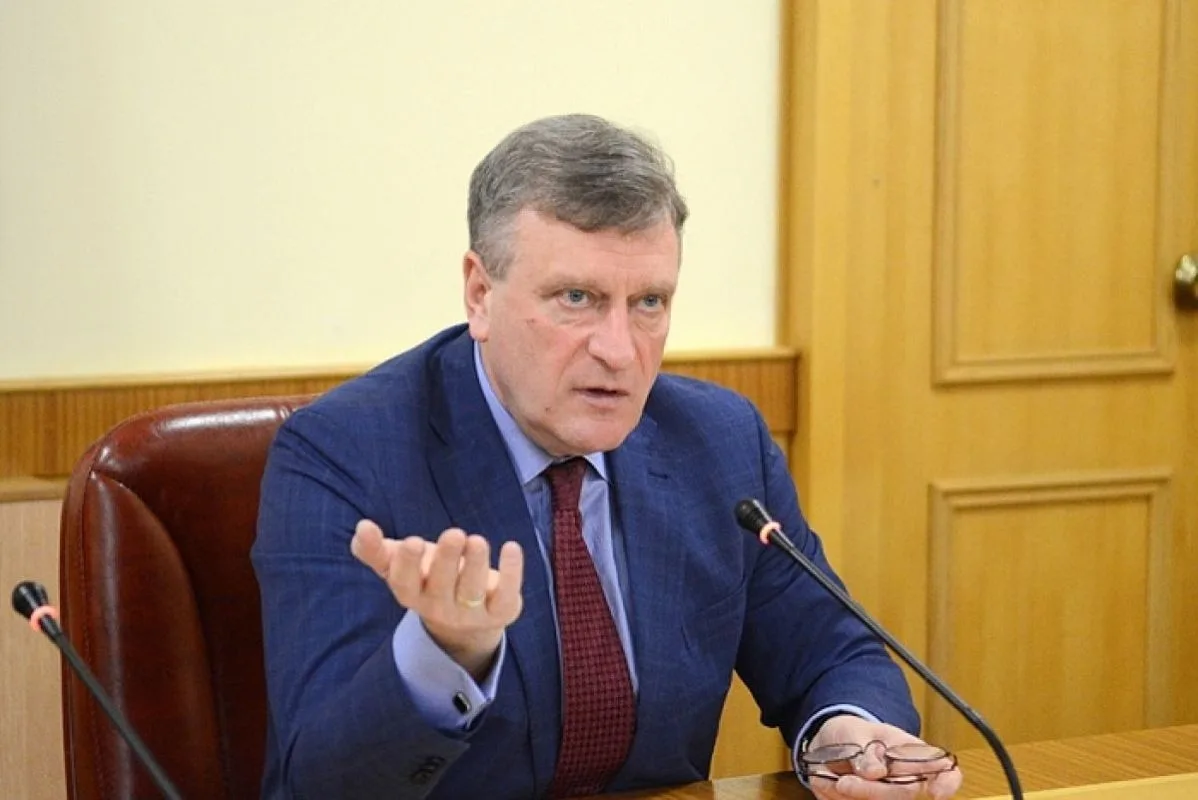 📌Перед задержанием экс-губернатора Васильева арестовали двух его заместителей в парке ...