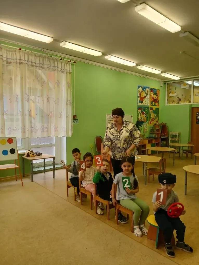 В средней группе «Звездочка» Дошкольного отделения №43 прошло занятие по математике с целью развития