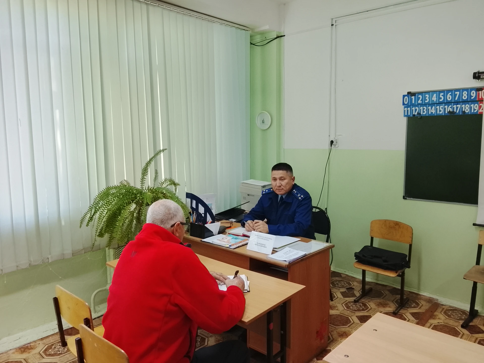 Заместитель прокурора города Благовещенска провел личный приём граждан в п. Моховая Падь