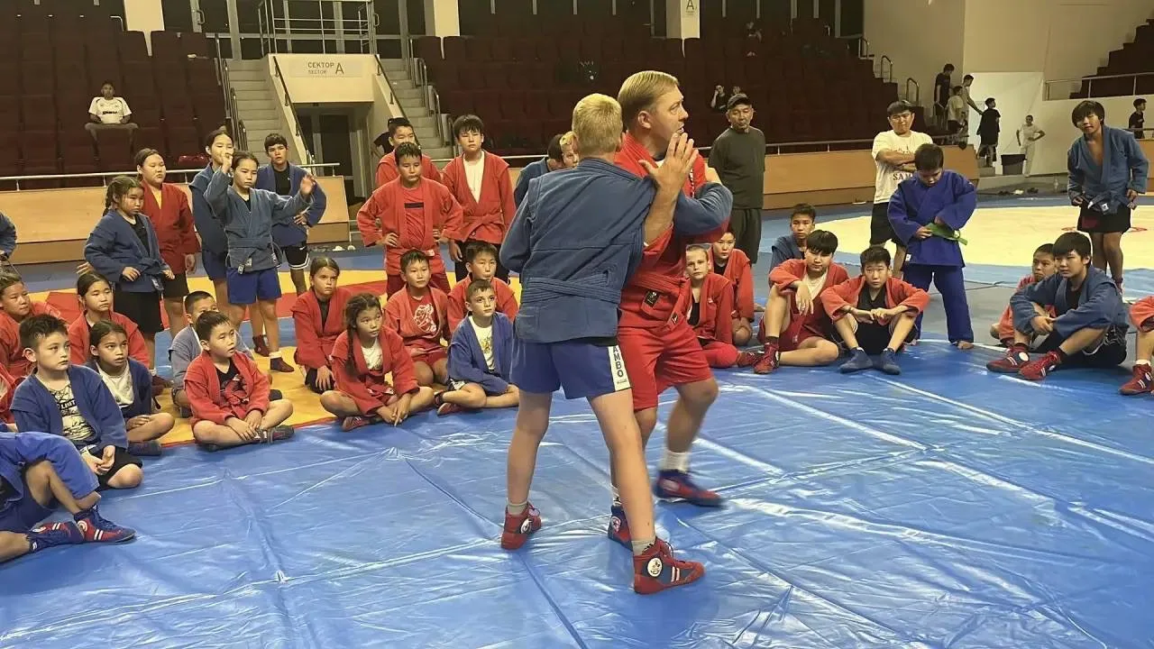 🥋 Сборы у самбистов продолжаются: тренировки, опыт и командный дух!