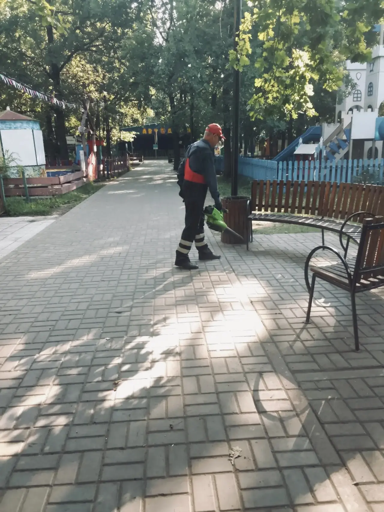 Парк Прибрежный: чистота без выходных 🧹

Как и каждый день. Ежедневно, ежеутренне, без перерывов — 