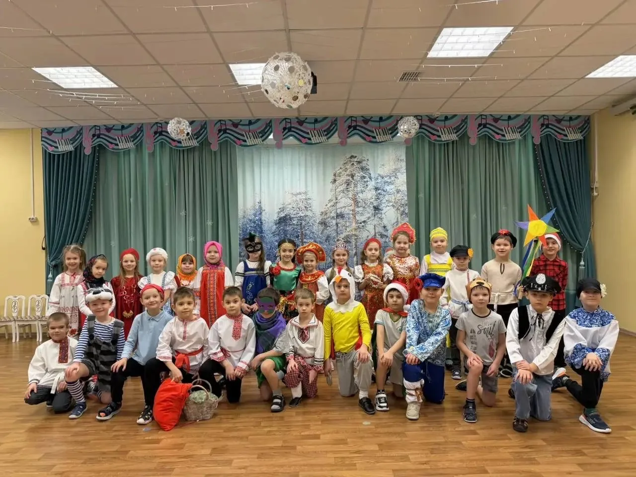 🎄Волшебные колядки согрели сердца в нашем саду 🎄Наш сад вновь наполнился теплом и радостью, когда на