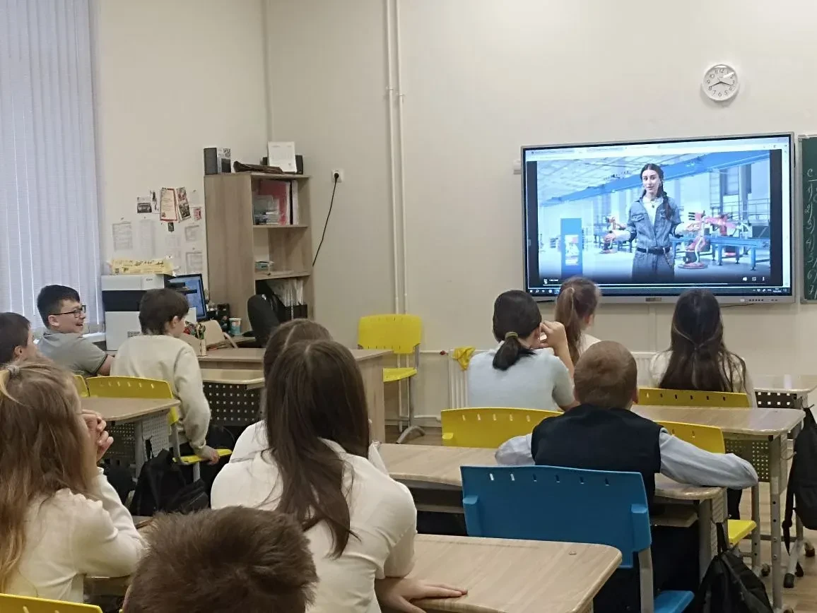 Здравствуй, понедельник! 📍 Новая учебная неделя началась в нашей школе с увлекательных внеурочных за