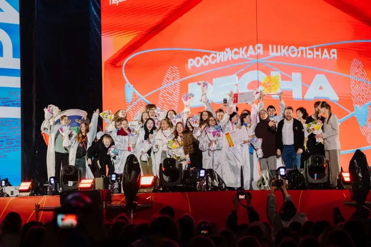 🏆 Тюменские школьники получили Гран-при на «Российской школьной весне»   На фестивале нашу команду п