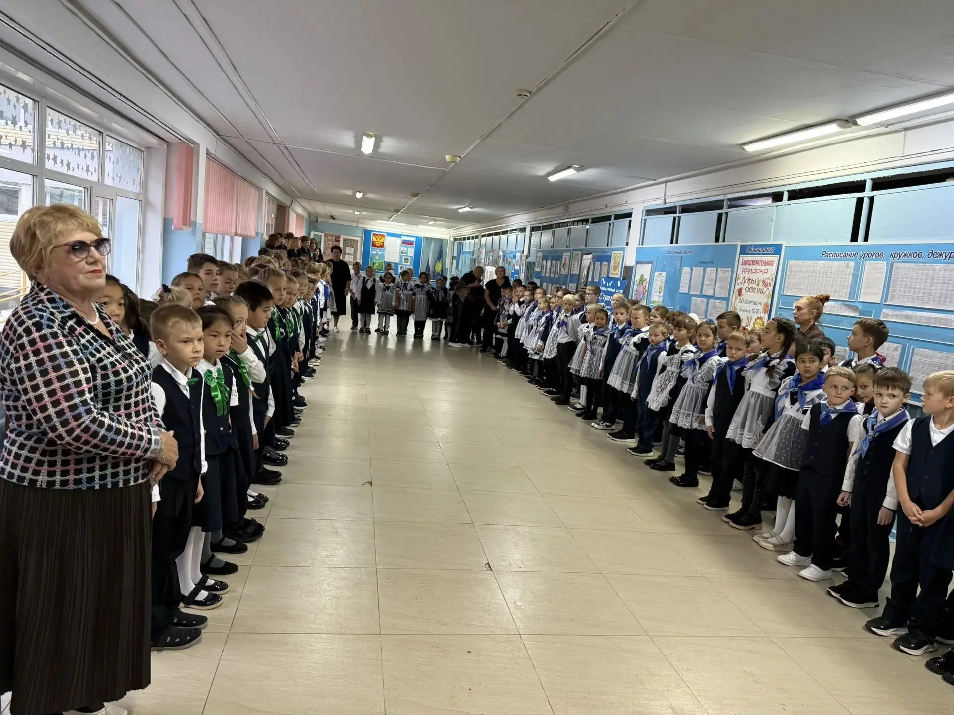 🇷🇺 28 сентября — торжественный старт недели: поднимаем флаг и идем к новым целям! 🔔