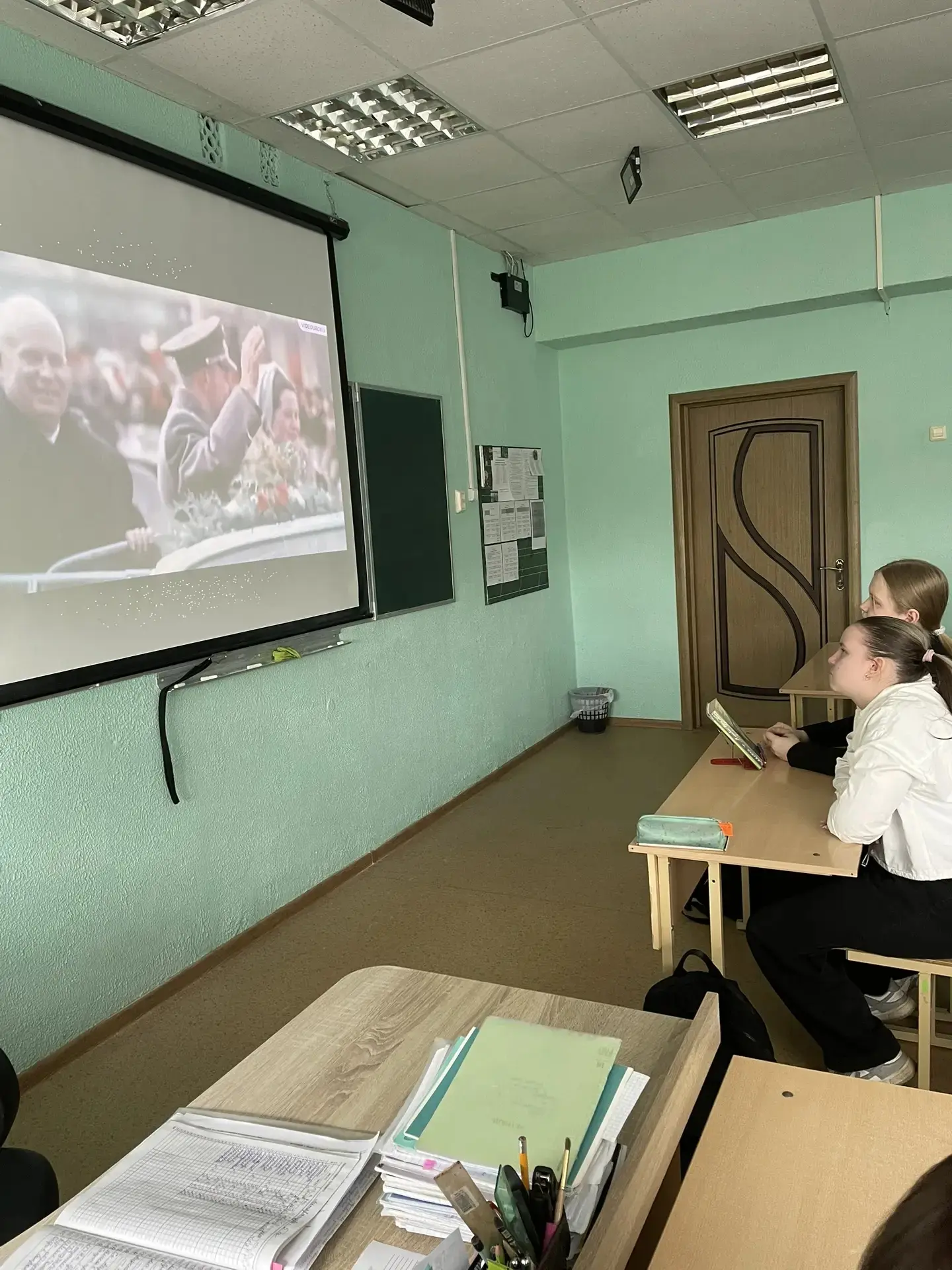 #НеделяКосмоса продолжается: в 9в состоялся просмотр фильма «108 минут, покоривший мир» к дню Космон