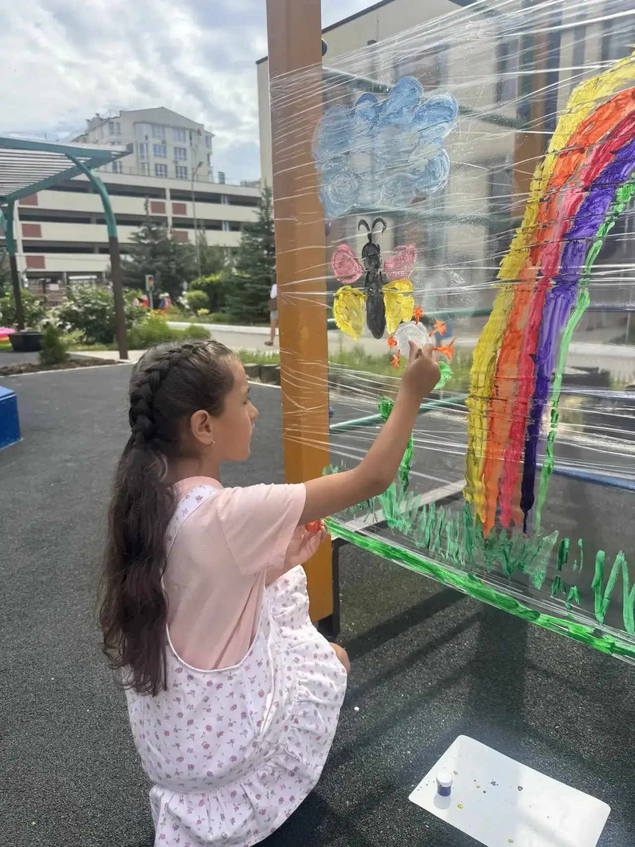 🎨 В старшей группе Юнги день превратился в настоящий праздник творчества и ярких цветов! Мы решили 