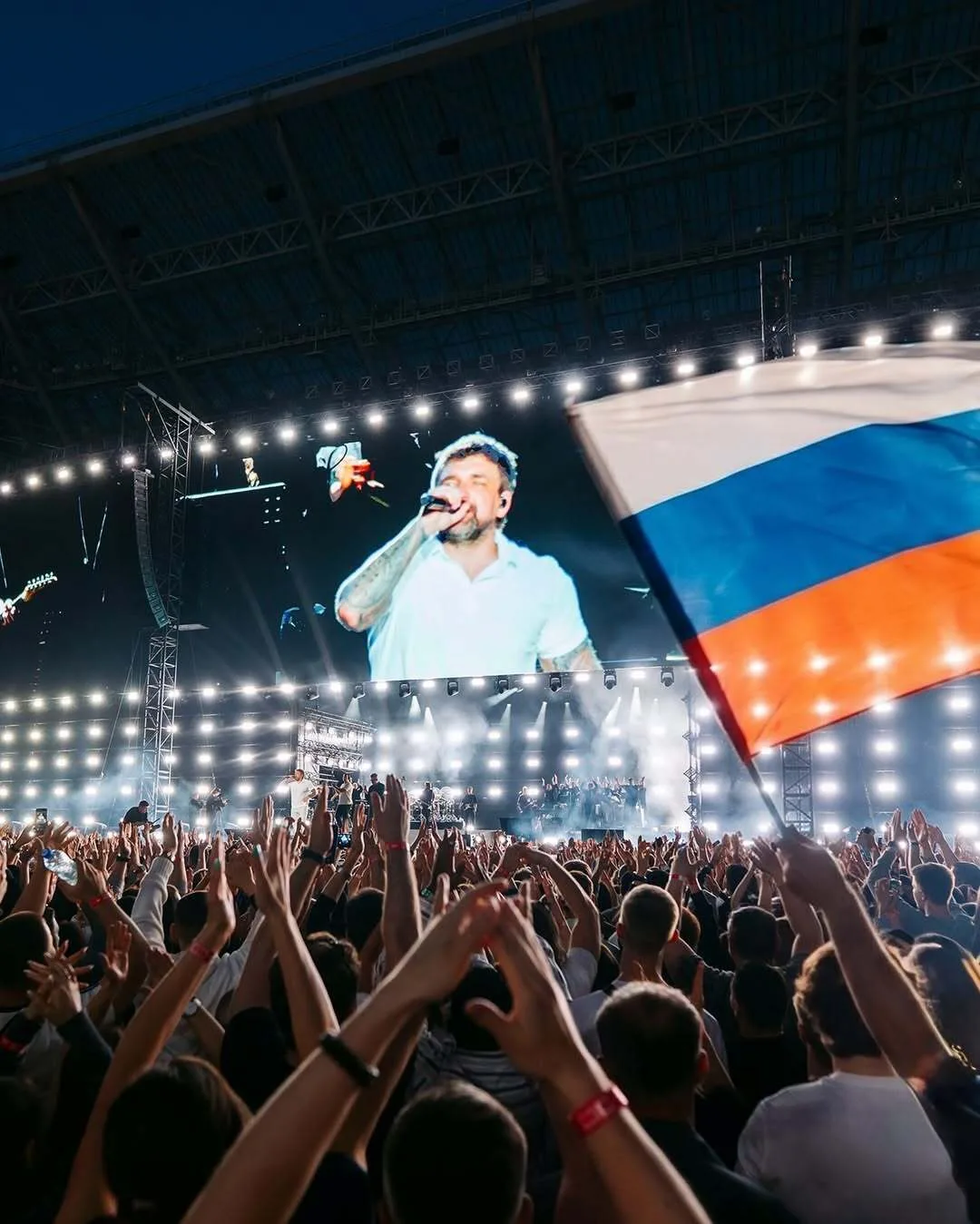 "Проехав сотни километров от Калининграда до Владивостока, от Крайнего Севера до степей Урала, высту