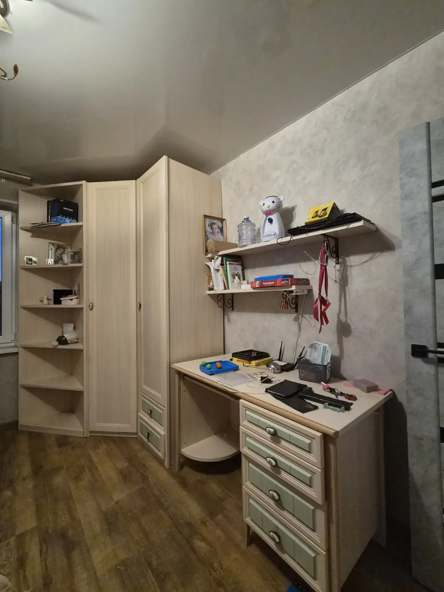 Здравствуйте, продам шкаф с компьютерным столом состояние б/у