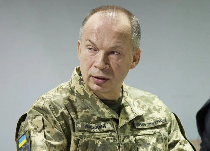Александра Сырского официально сняли с должности главкома ВСУ.
